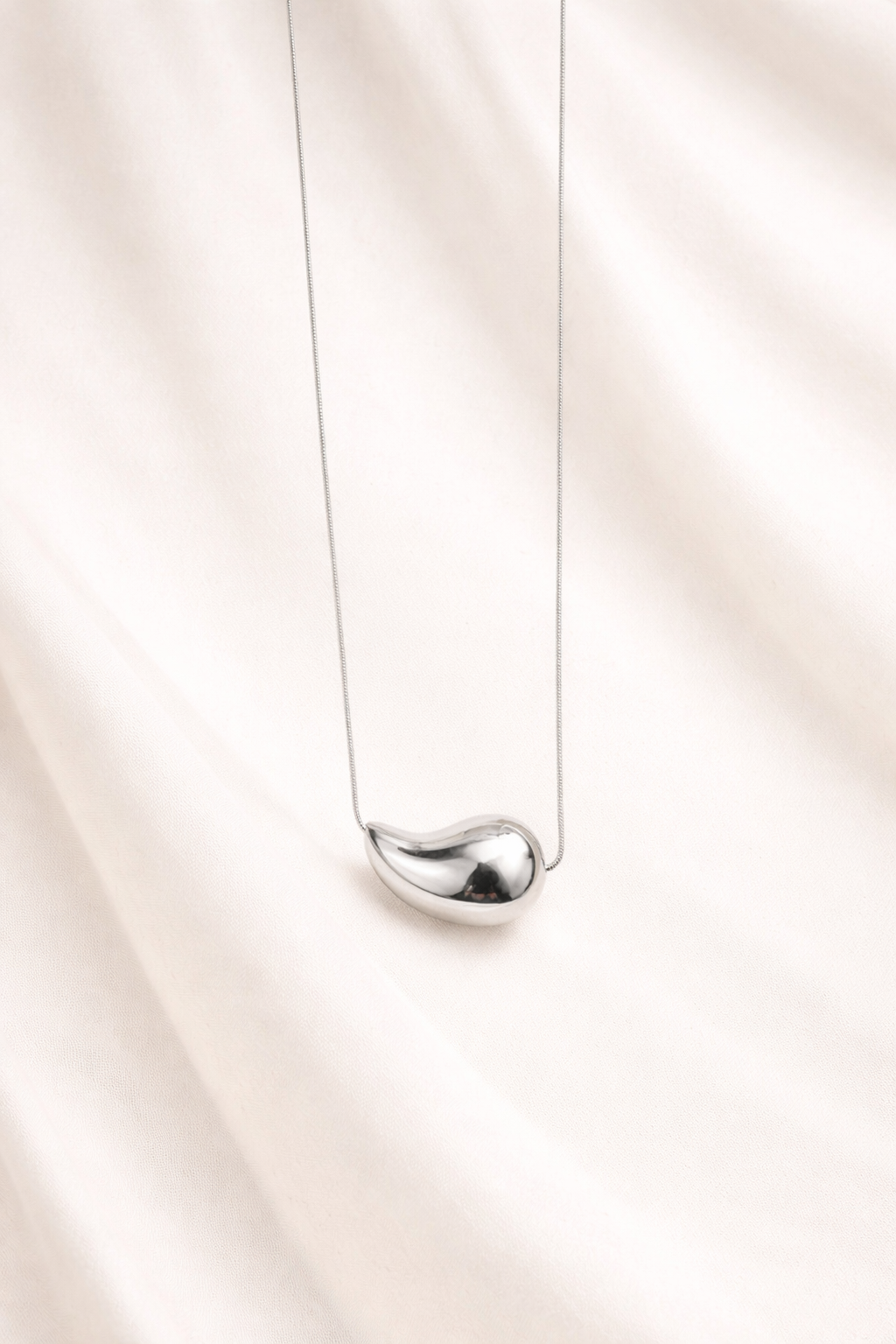 Silver Teardrop Pendant Necklace