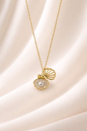 Shell Pearl Reveal Pendant Necklace