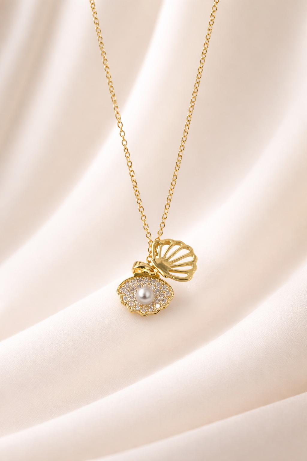 Shell Pearl Reveal Pendant Necklace